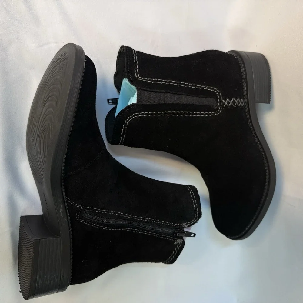 Clarks Womens Black Suede Maye Chelsea Boots sz 6 Outdoor Casual Comfort Winter‎